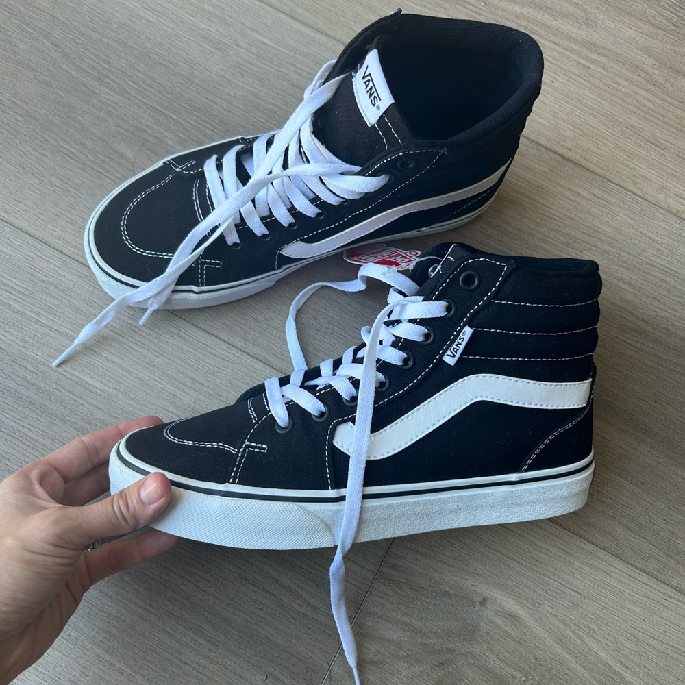 NEW Vans Classic Black and White High-Tops